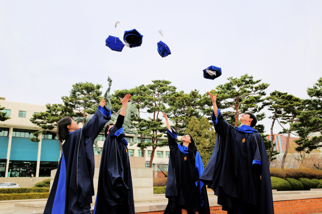 아주대 졸업생 취업률 75.4%…2년 연속 주요 대학 중 2위