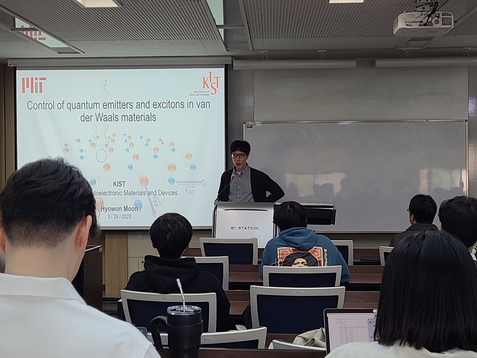 [물리학과 세미나] Control of quantum emitters and excitons in van der Waals materials(2023.03.29)