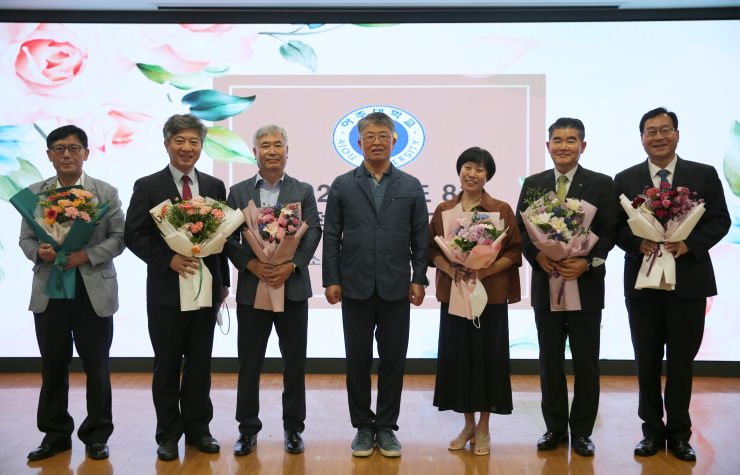 “수고에 감사합니다” 정년 퇴임 직원 기념 행사 개최